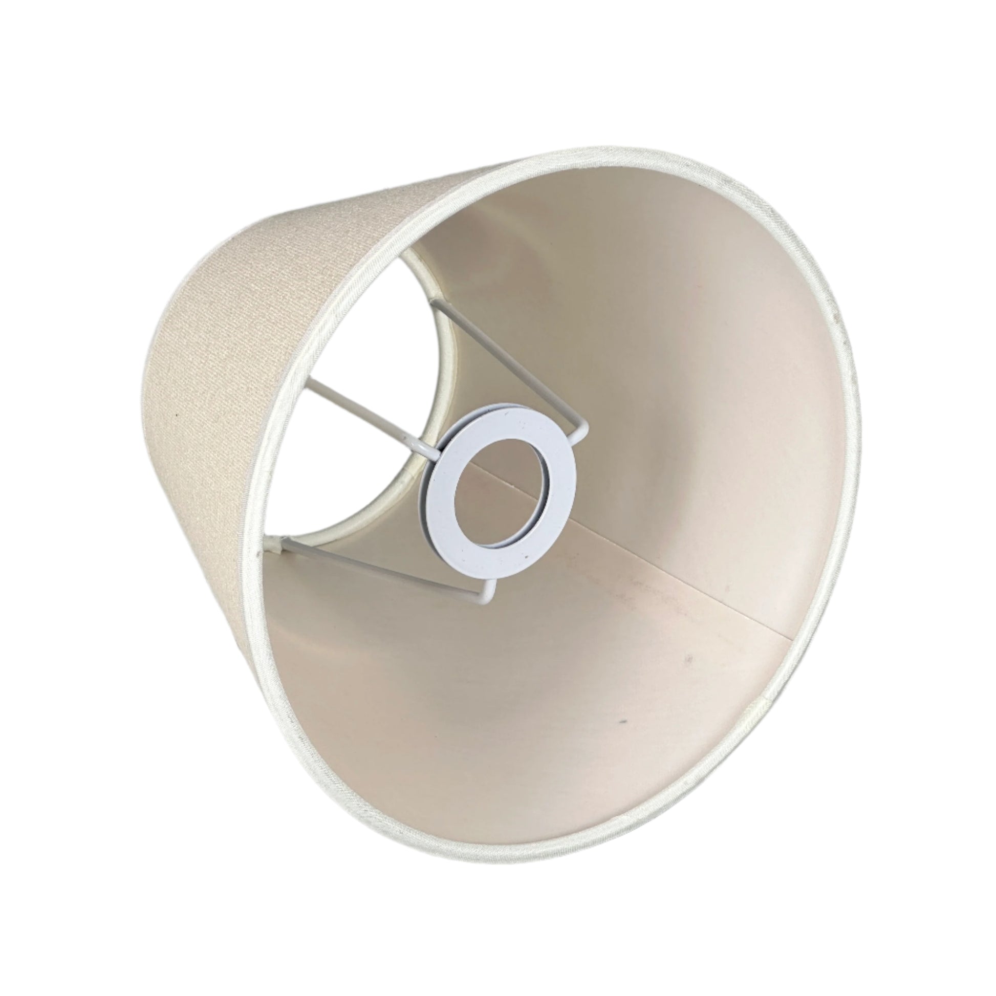 Open-plan dining space with natural textures and a modern aesthetic.