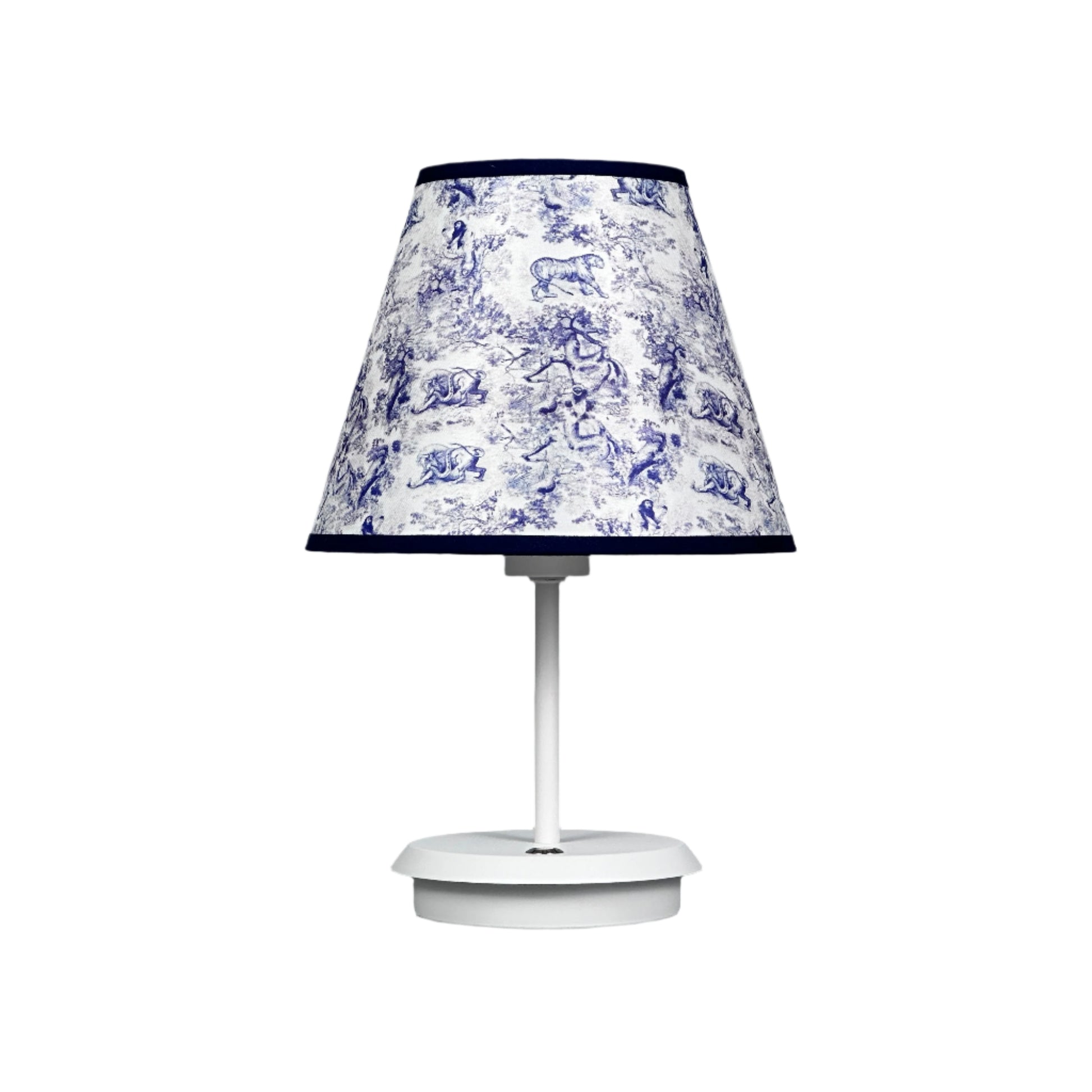 Soft vignette: brass lamp, ceramic vase, and natural textiles.